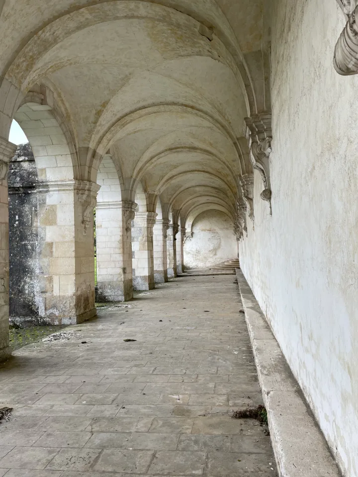 Abbaye de Pontigny : architecture intérieure
