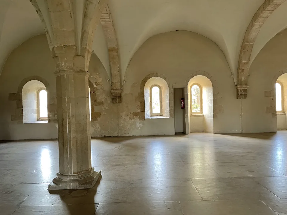 Abbaye de Pontigny : architecture intérieure