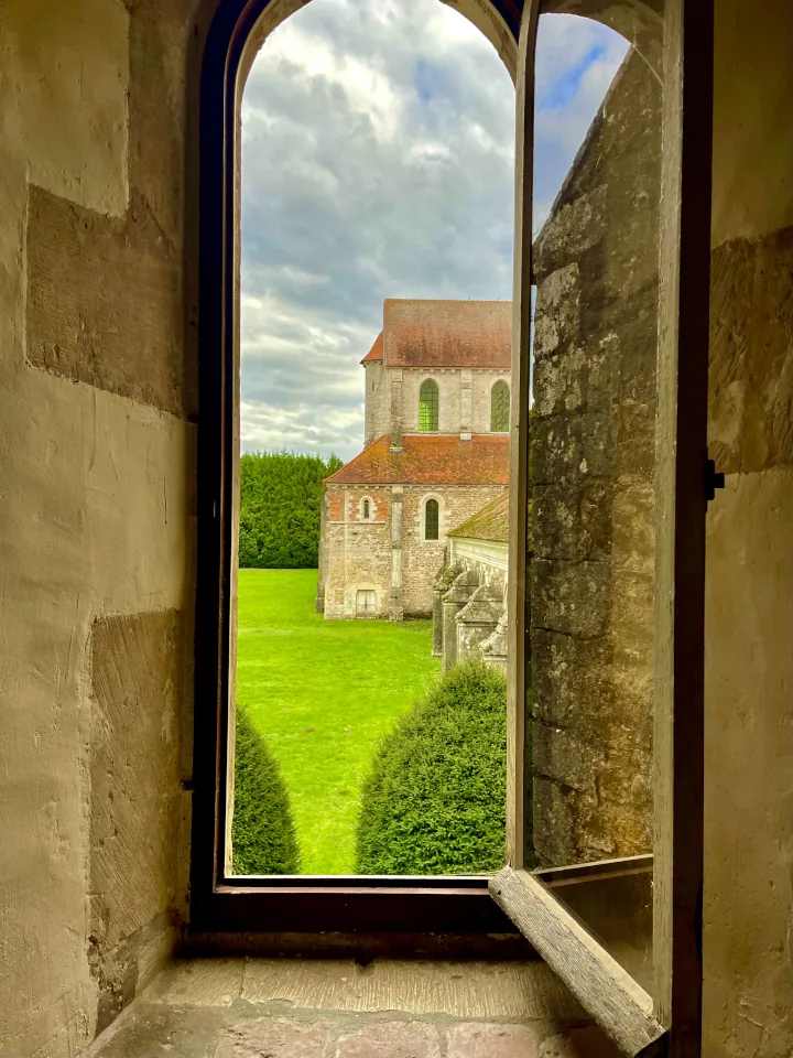 Abbaye de Pontigny : vue depuis la fenêtre